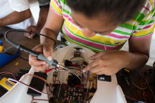 guyana-tessa-soldering-800